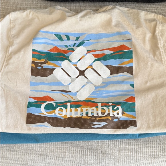 3 bundle Columbia Graphic T-Shirt - Picture 2 of 7